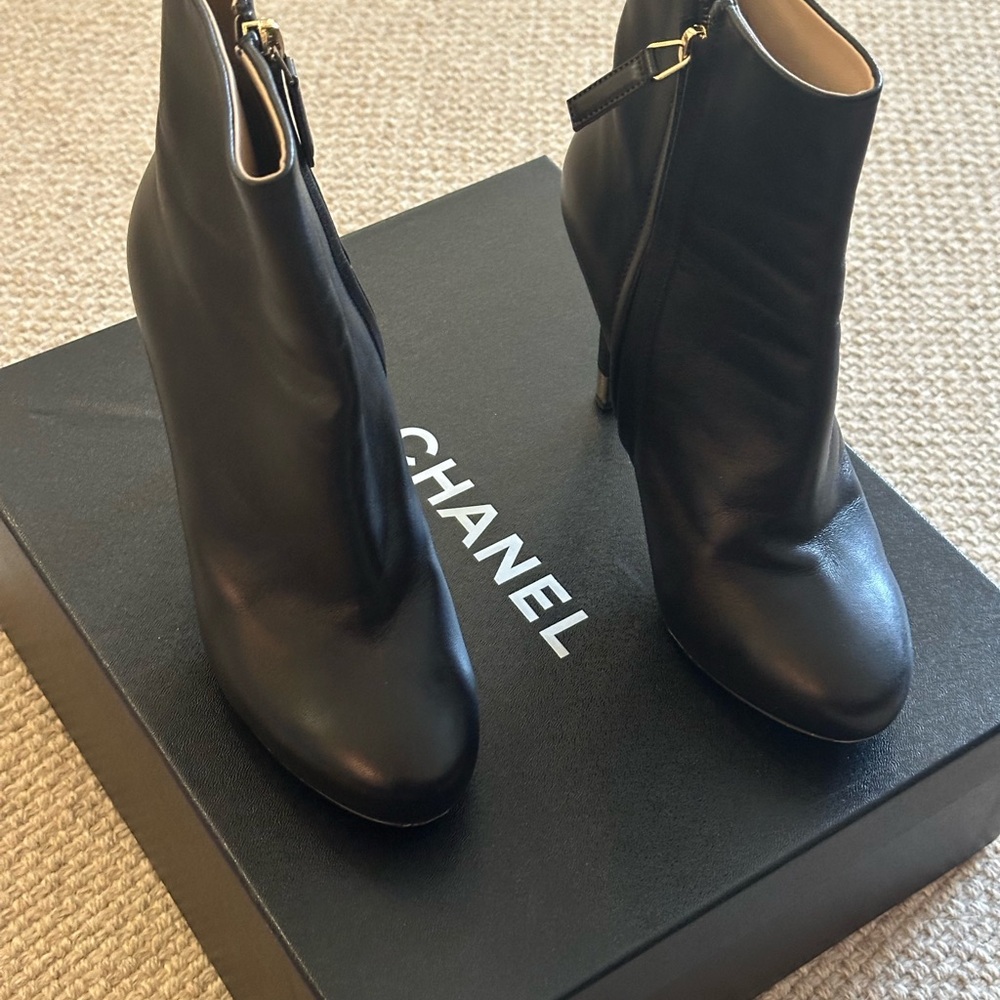 CHANEL 2015 Interlocking CC Logo Boots